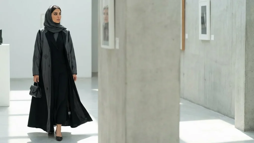 Elegant Monochrome Abaya Style